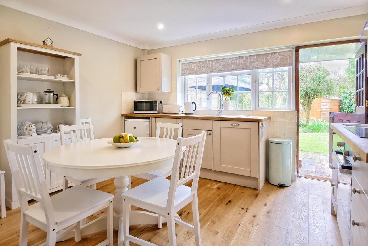 'Bramley Fall Cottage' ' On Site Ev Point - Attached Cottage,3 Separate Bedrooms -1 On Ground Level, Sleeps 6, 2 Bathrooms, Sandy Wittering Beach 8Min Drive, Rural Location, Child Friendly, Small Breed Dog Friendly, Private Parking チチェスター エクステリア 写真