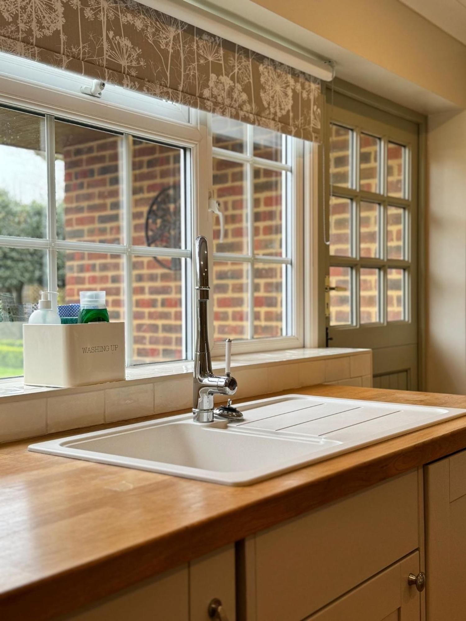 'Bramley Fall Cottage' ' On Site Ev Point - Attached Cottage,3 Separate Bedrooms -1 On Ground Level, Sleeps 6, 2 Bathrooms, Sandy Wittering Beach 8Min Drive, Rural Location, Child Friendly, Small Breed Dog Friendly, Private Parking チチェスター エクステリア 写真