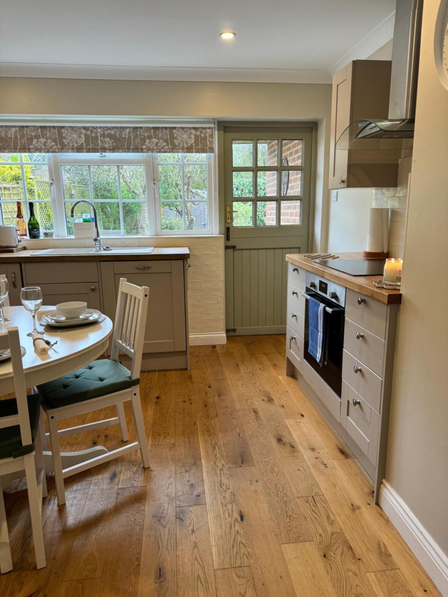 'Bramley Fall Cottage' ' On Site Ev Point - Attached Cottage,3 Separate Bedrooms -1 On Ground Level, Sleeps 6, 2 Bathrooms, Sandy Wittering Beach 8Min Drive, Rural Location, Child Friendly, Small Breed Dog Friendly, Private Parking チチェスター エクステリア 写真