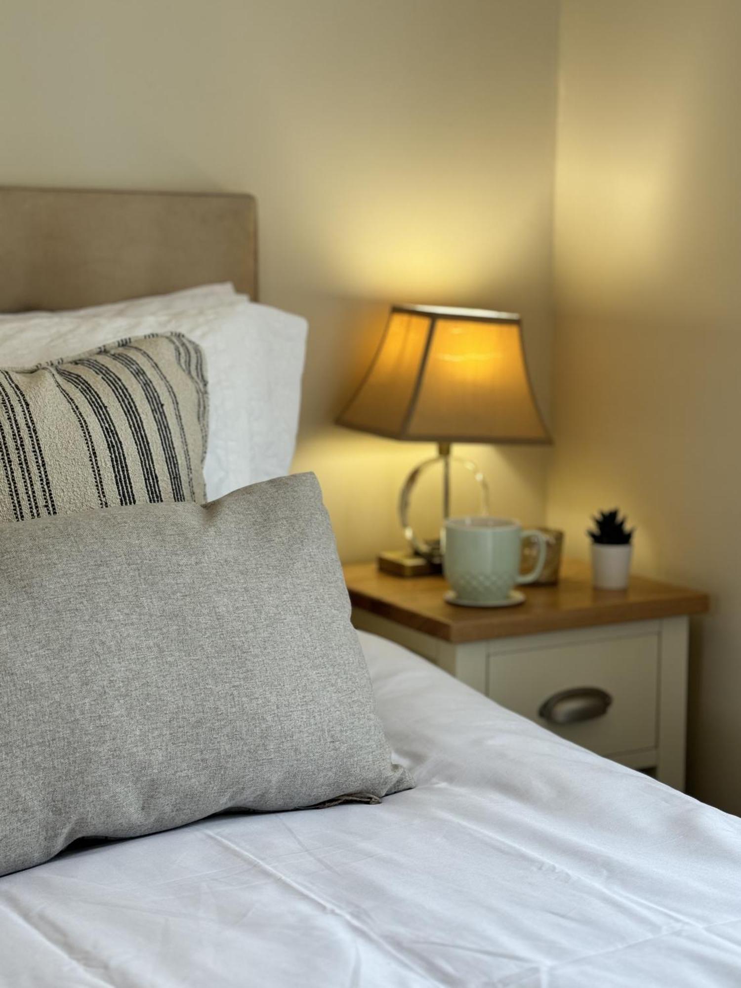 'Bramley Fall Cottage' ' On Site Ev Point - Attached Cottage,3 Separate Bedrooms -1 On Ground Level, Sleeps 6, 2 Bathrooms, Sandy Wittering Beach 8Min Drive, Rural Location, Child Friendly, Small Breed Dog Friendly, Private Parking チチェスター エクステリア 写真