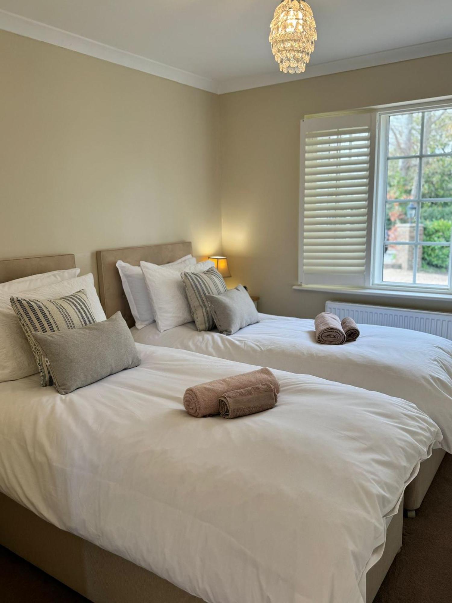 'Bramley Fall Cottage' ' On Site Ev Point - Attached Cottage,3 Separate Bedrooms -1 On Ground Level, Sleeps 6, 2 Bathrooms, Sandy Wittering Beach 8Min Drive, Rural Location, Child Friendly, Small Breed Dog Friendly, Private Parking チチェスター エクステリア 写真