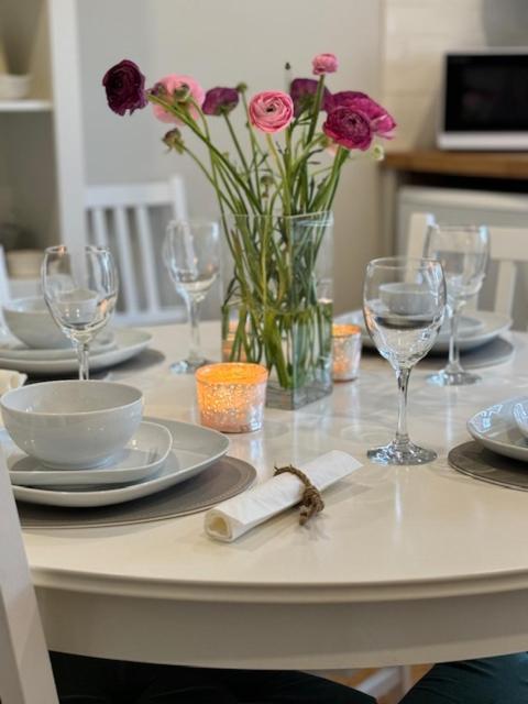 'Bramley Fall Cottage' ' On Site Ev Point - Attached Cottage,3 Separate Bedrooms -1 On Ground Level, Sleeps 6, 2 Bathrooms, Sandy Wittering Beach 8Min Drive, Rural Location, Child Friendly, Small Breed Dog Friendly, Private Parking チチェスター エクステリア 写真